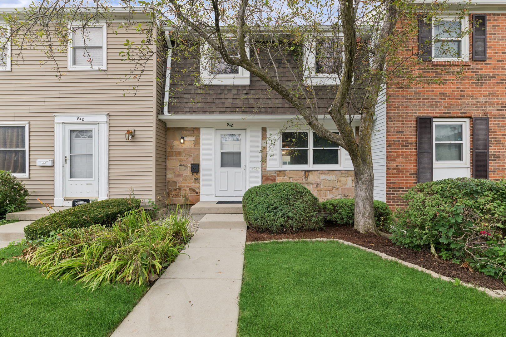 942 Cardiff Court Property Photo 1