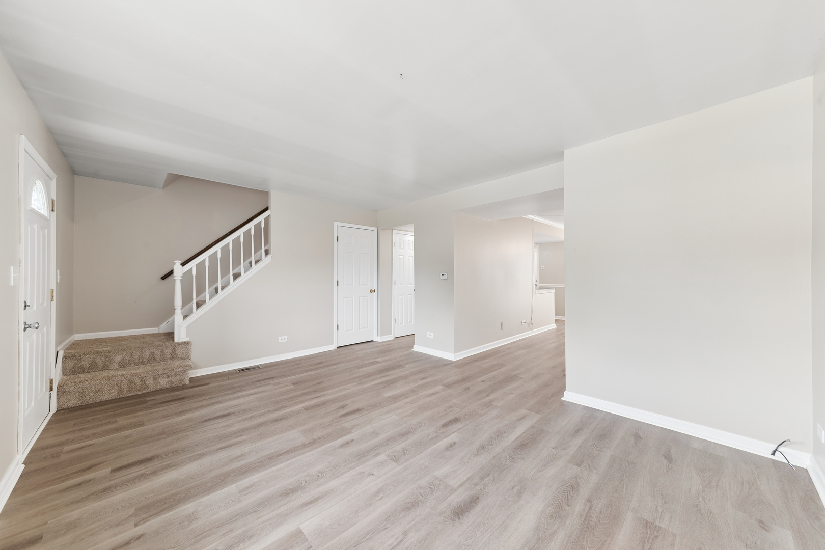 942 Cardiff Court Property Photo 2