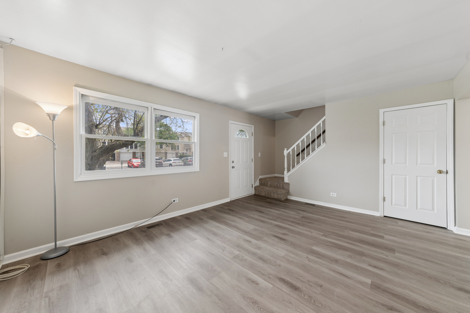 942 Cardiff Court Property Photo 4