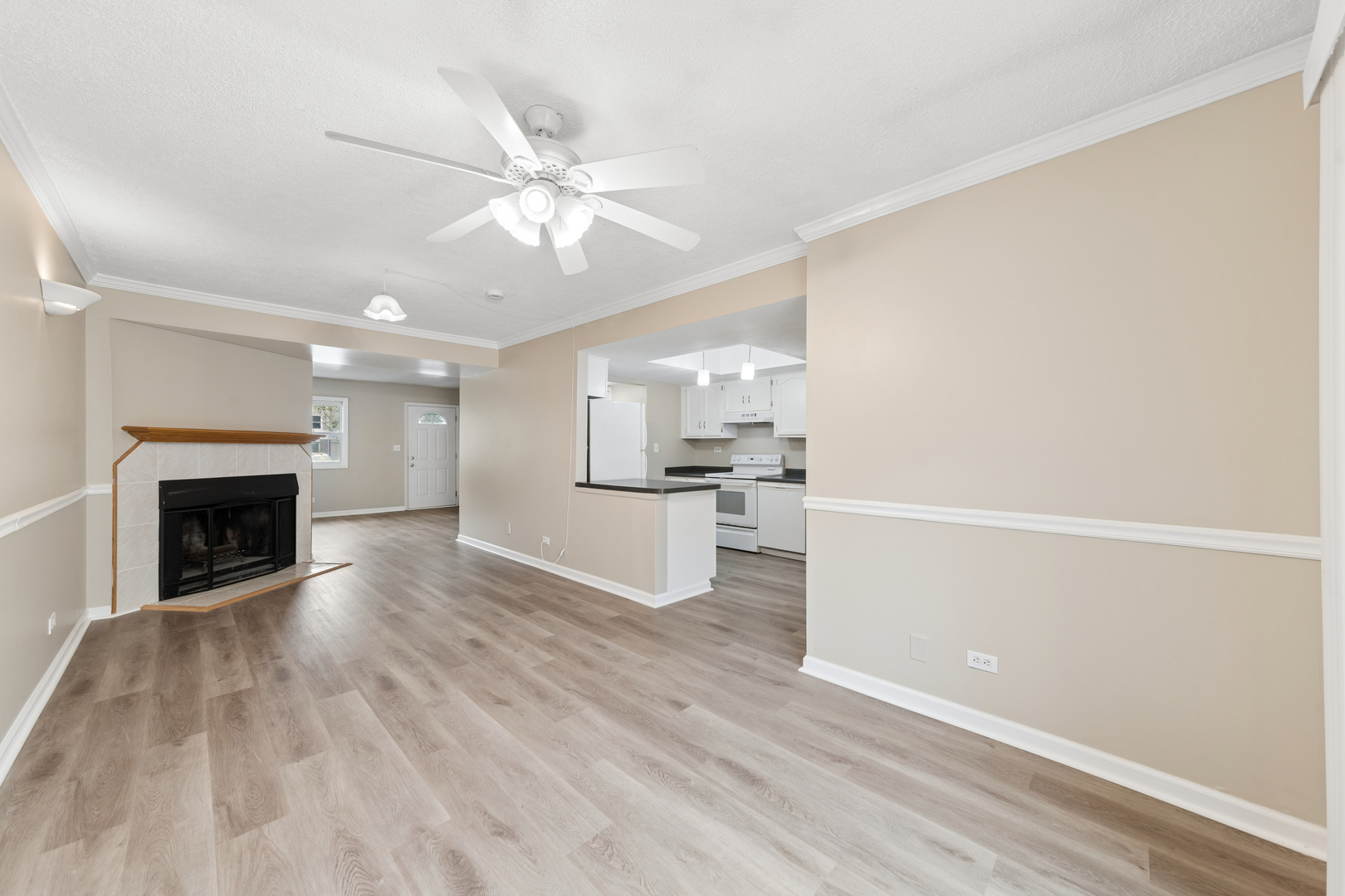 942 Cardiff Court Property Photo 6