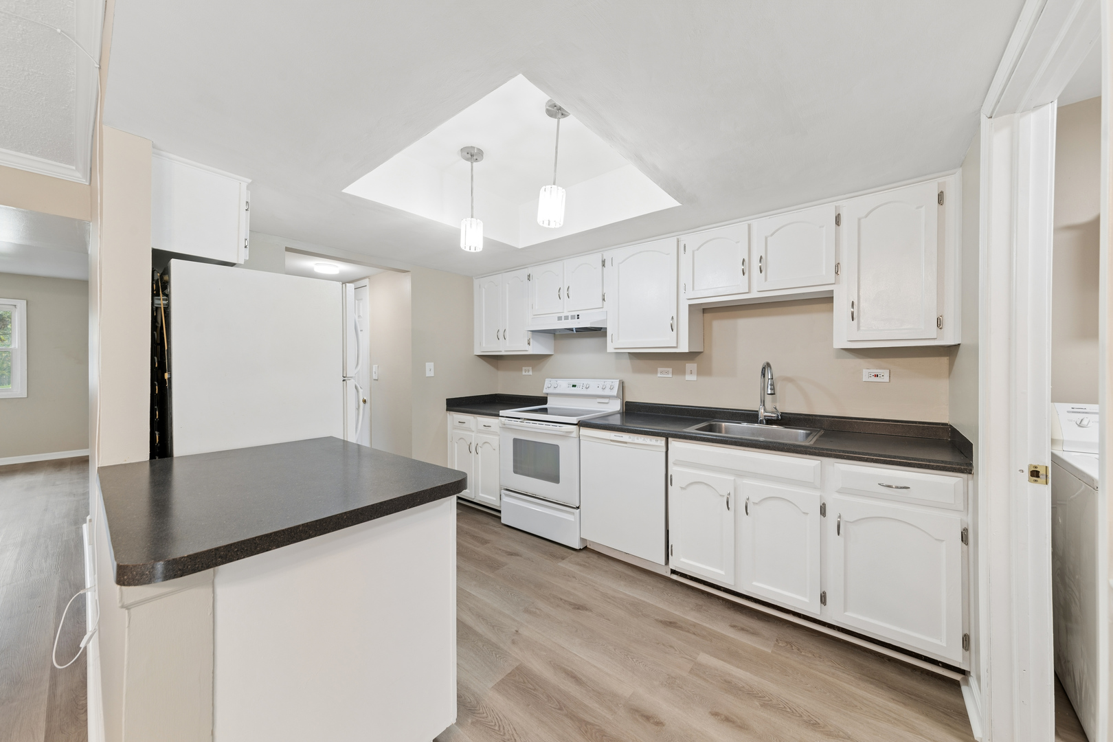 942 Cardiff Court Property Photo 8