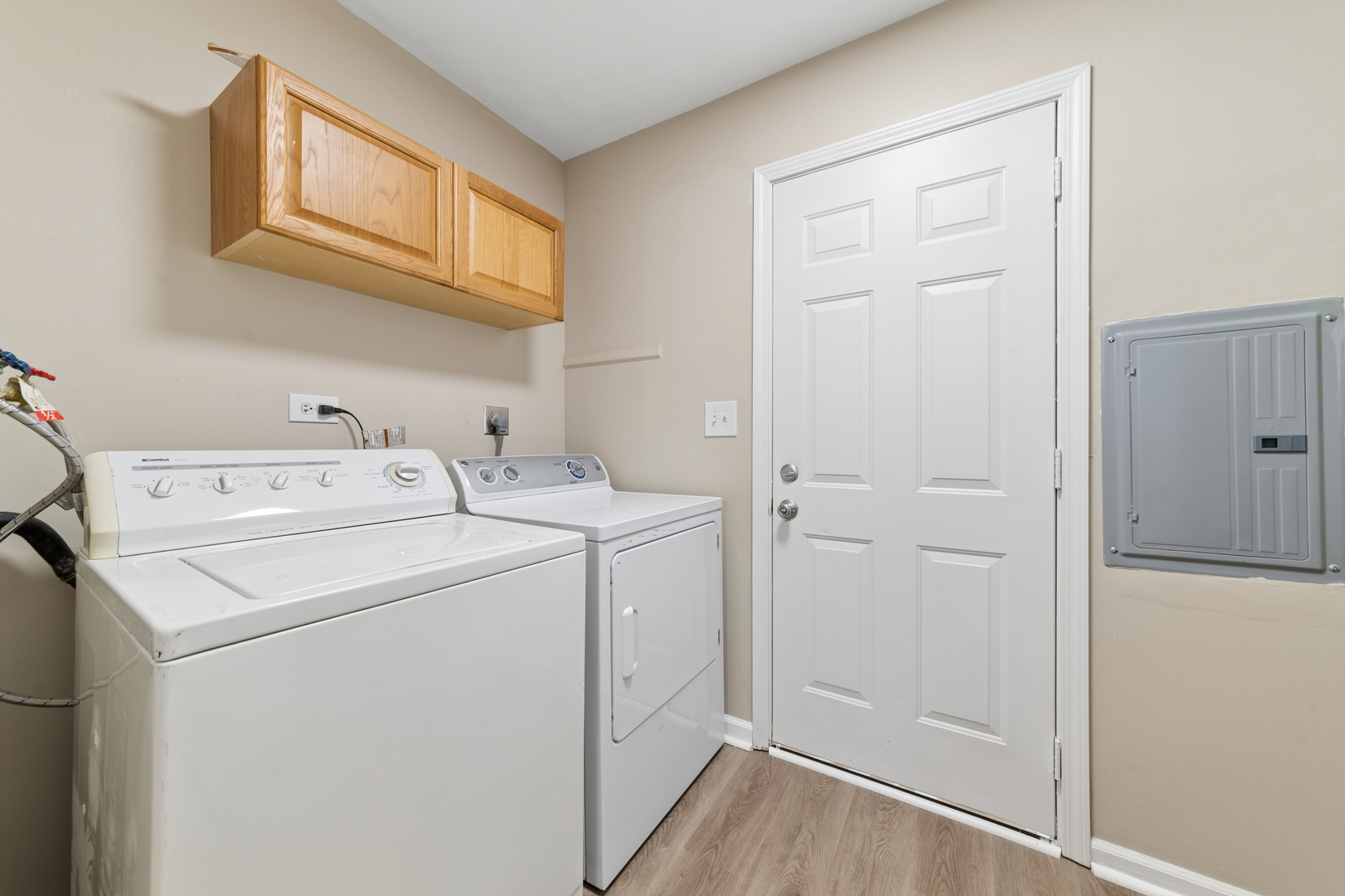 942 Cardiff Court Property Photo 16