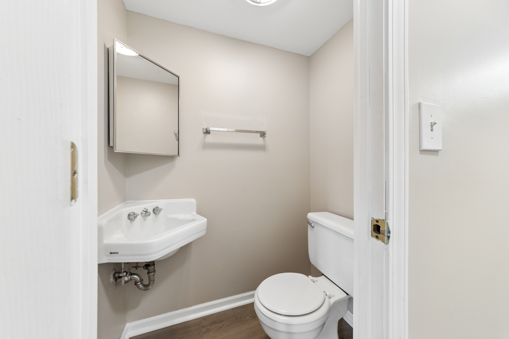 942 Cardiff Court Property Photo 17