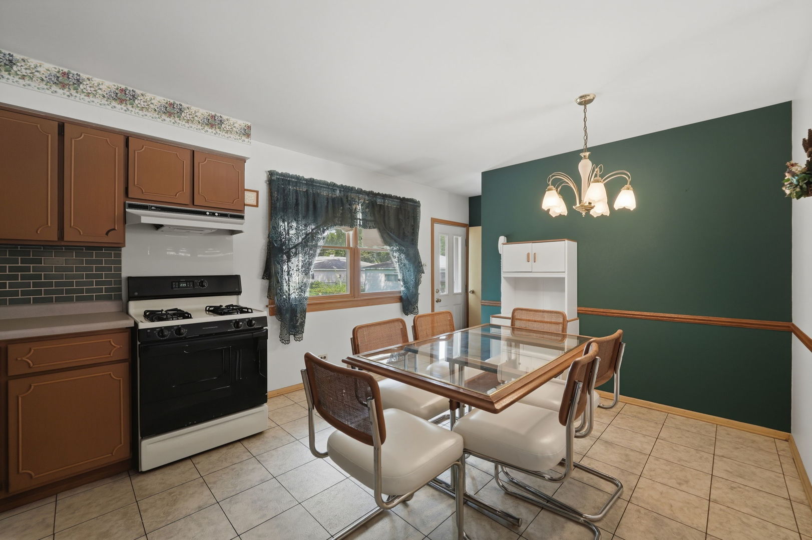 730 W Beach Drive Property Photo 5