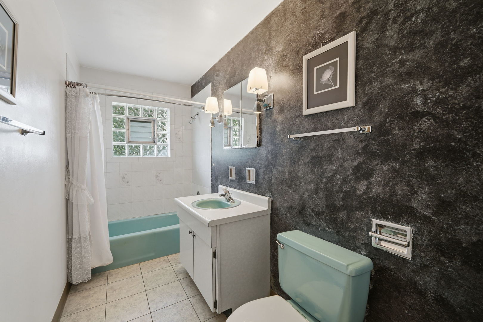 730 W Beach Drive Property Photo 10