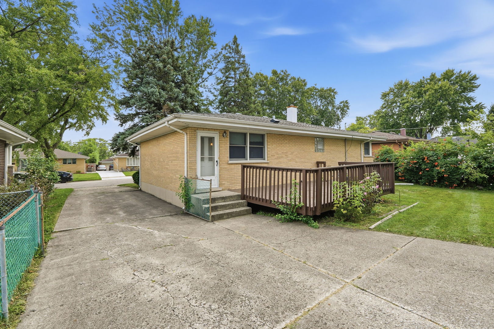 730 W Beach Drive Property Photo 18