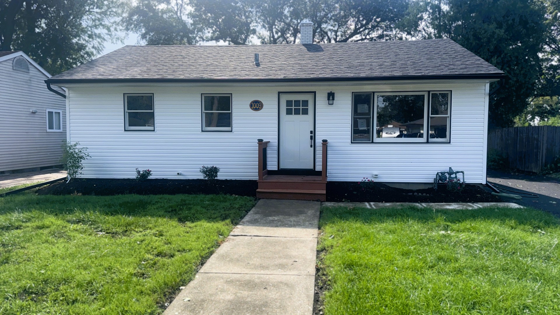 1009 Plaza Drive Property Photo 1