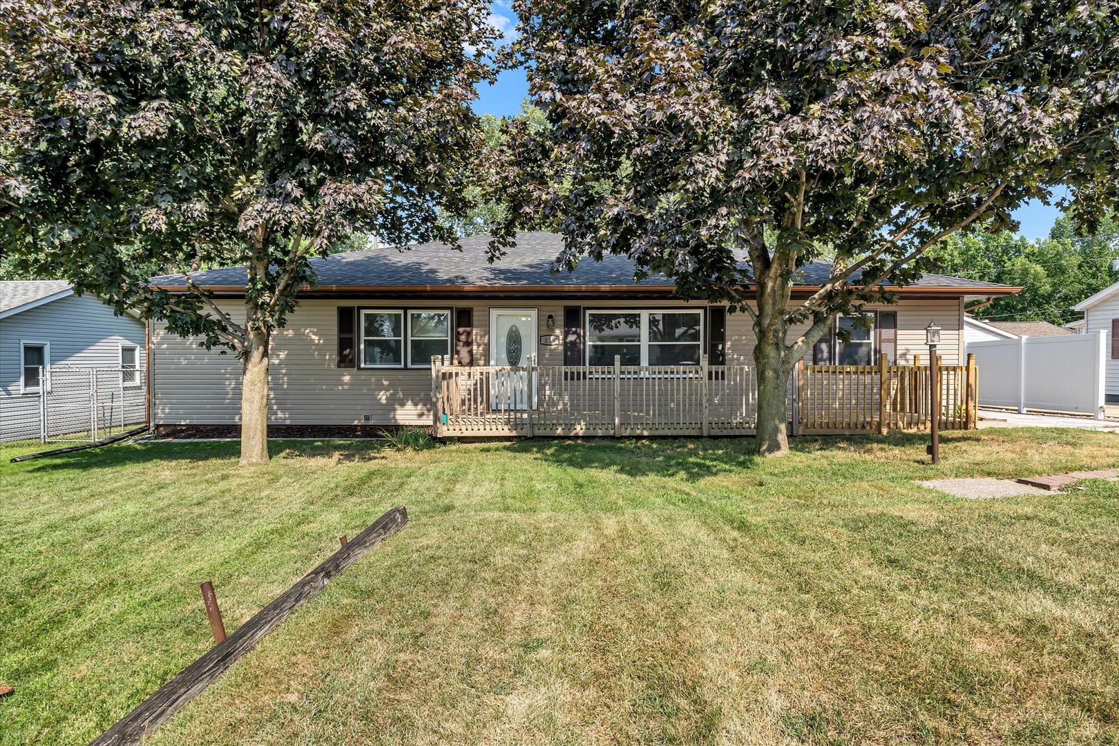 119 E 5th Street Property Photo 1