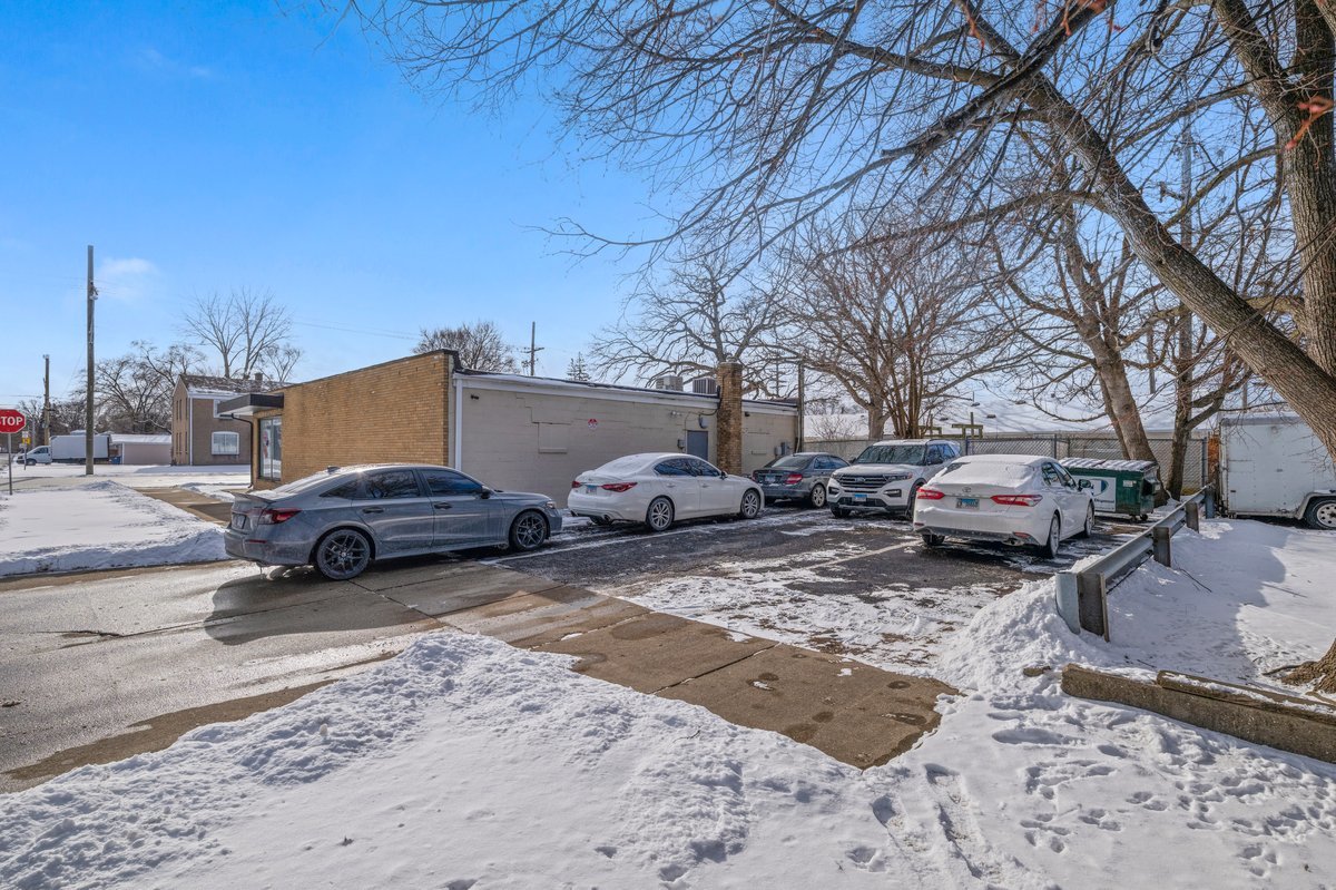 1104 W Glen Flora Avenue Property Photo 4