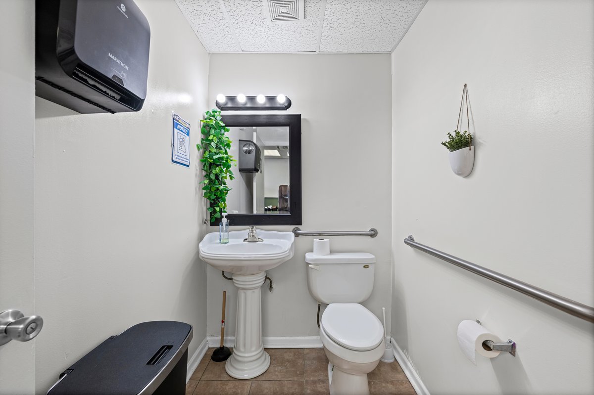 1104 W Glen Flora Avenue Property Photo 25