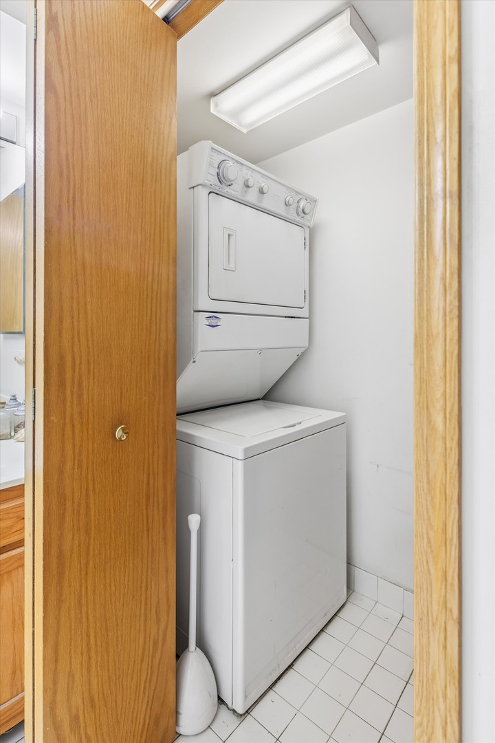 5320 N Lowell Avenue 205 Property Photo 14