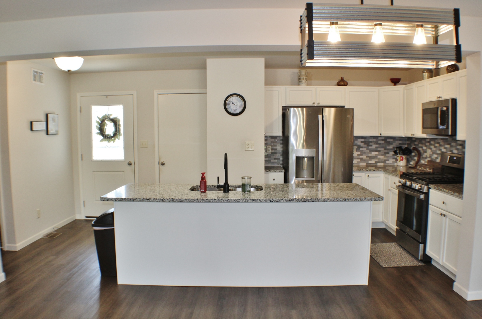 1920 Red Willow Road Property Photo 6