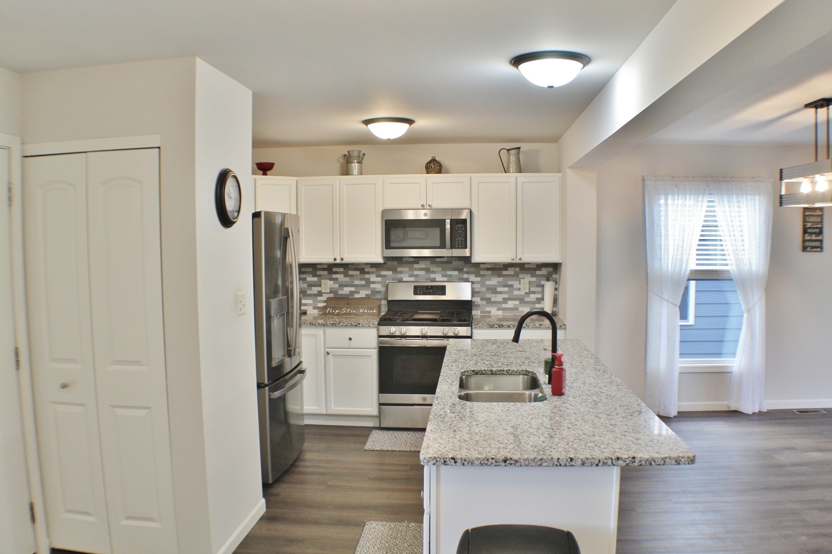 1920 Red Willow Road Property Photo 7