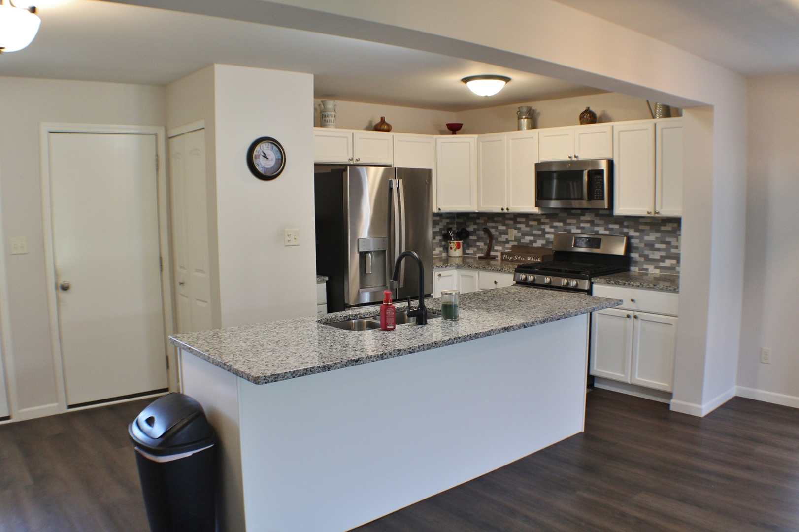 1920 Red Willow Road Property Photo 8