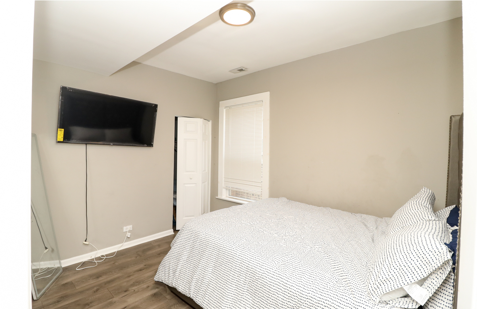 6936 S Green Street Property Photo 11