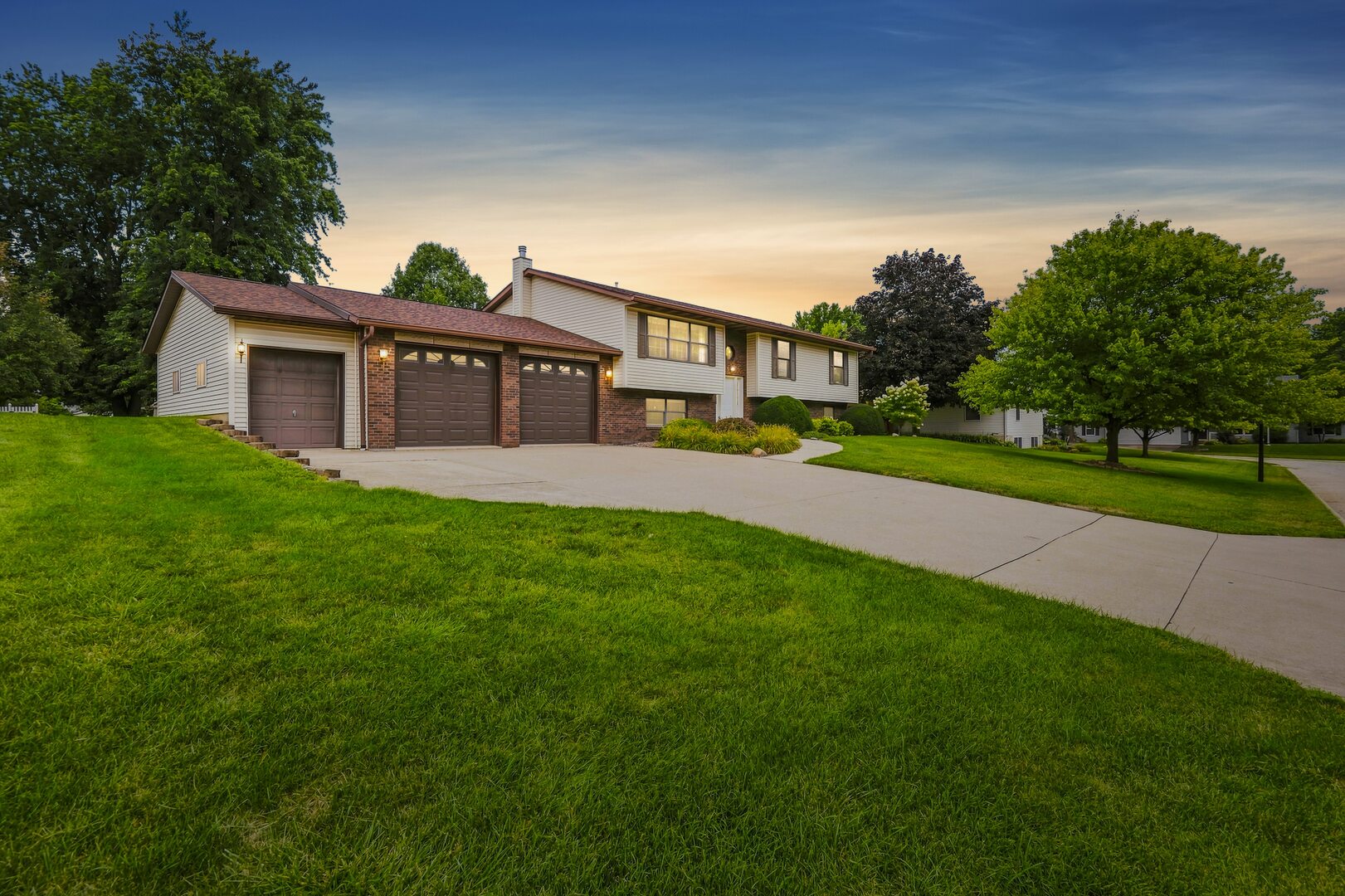 851 Mockingbird Court Property Photo 1