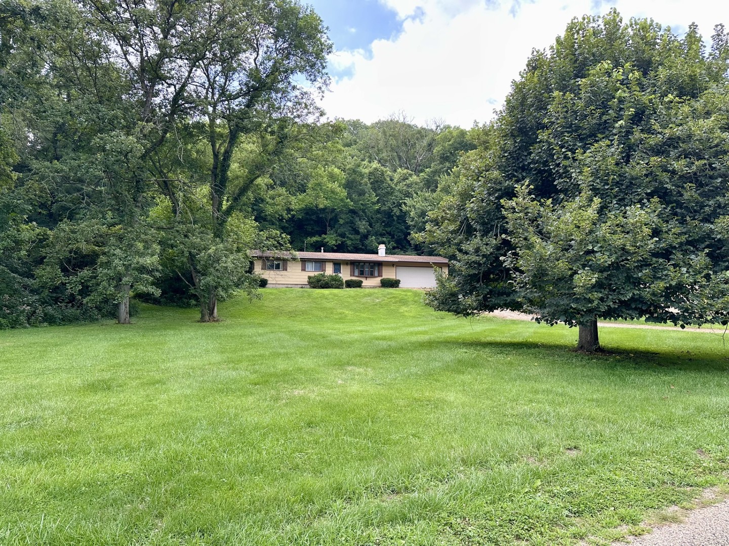 895 Thenius Road Property Photo 1