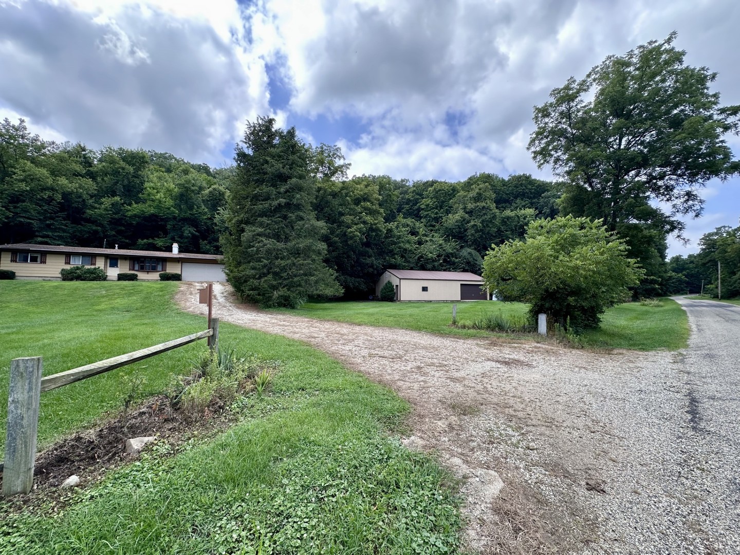 895 Thenius Road Property Photo 3