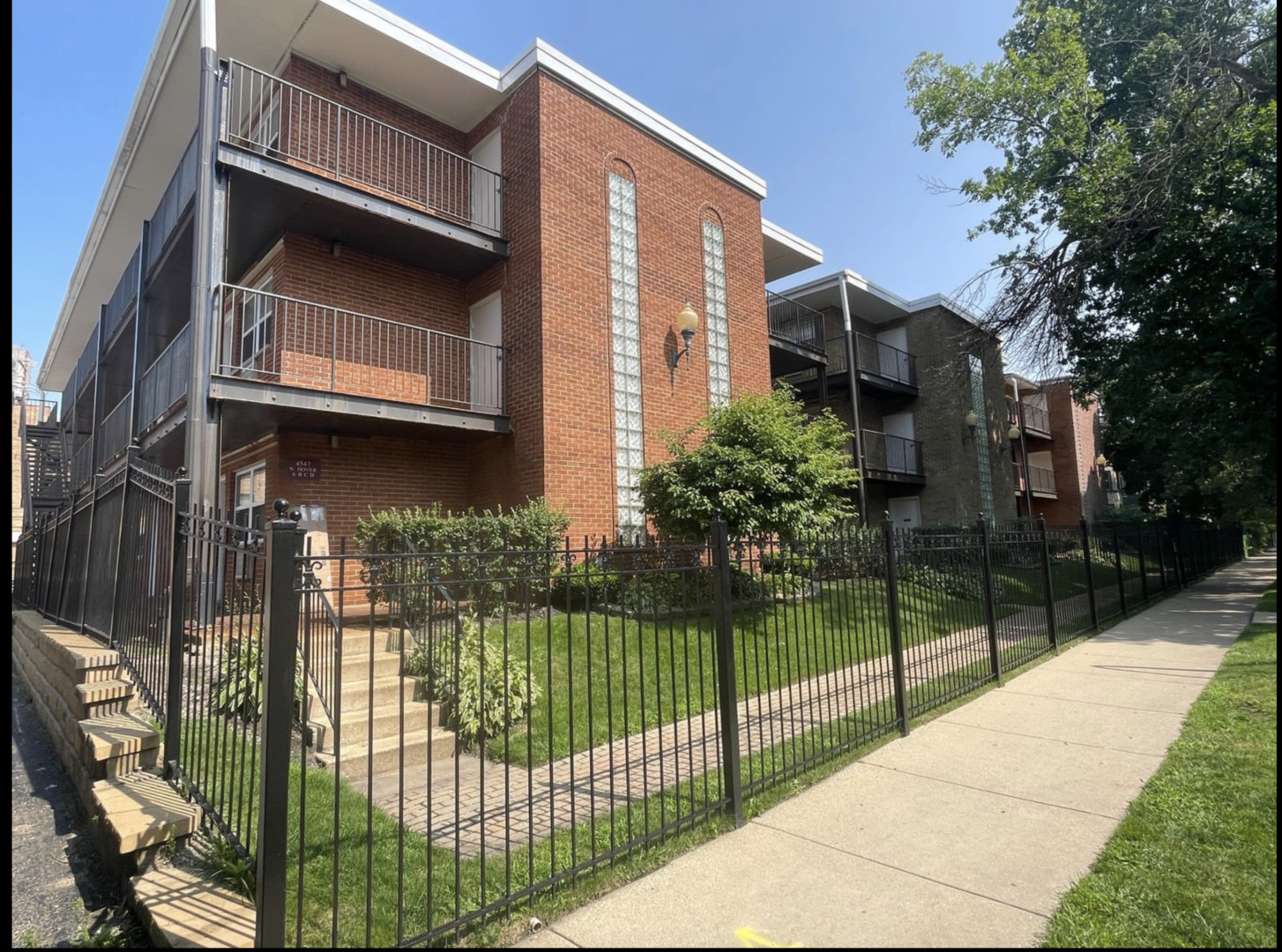 4537 N Dover Street 1A Property Photo 1