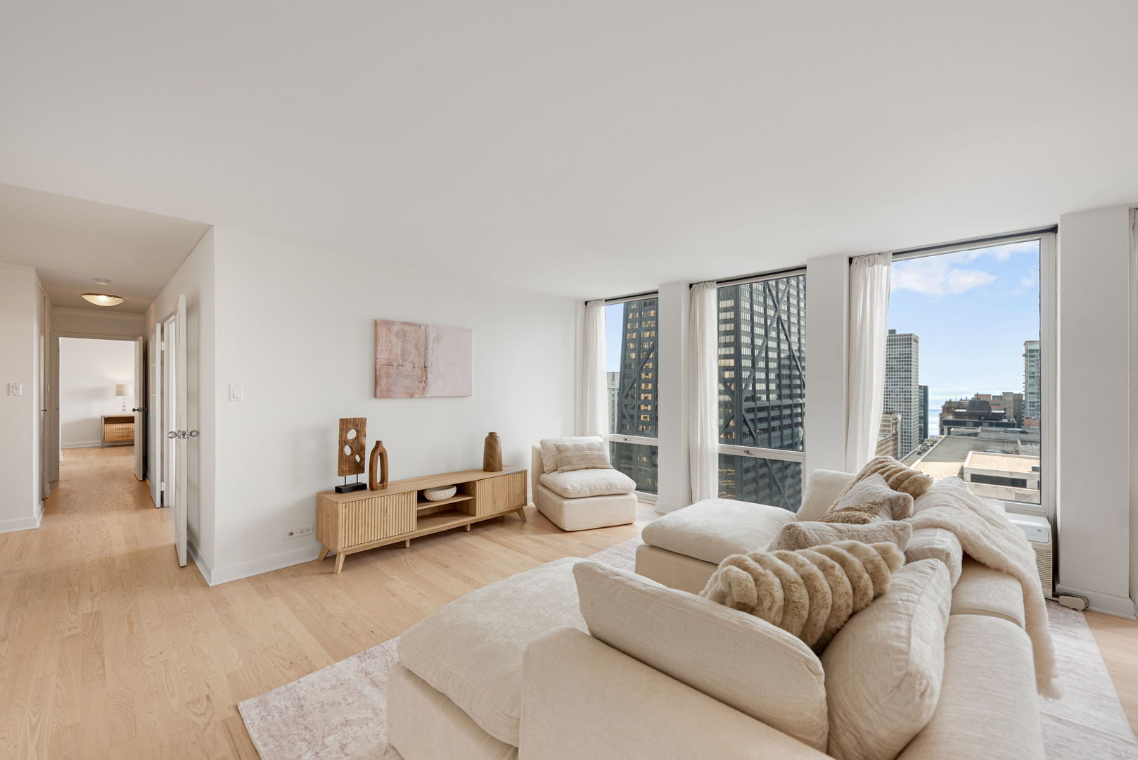 111 E Chestnut Street 30c Property Photo 3