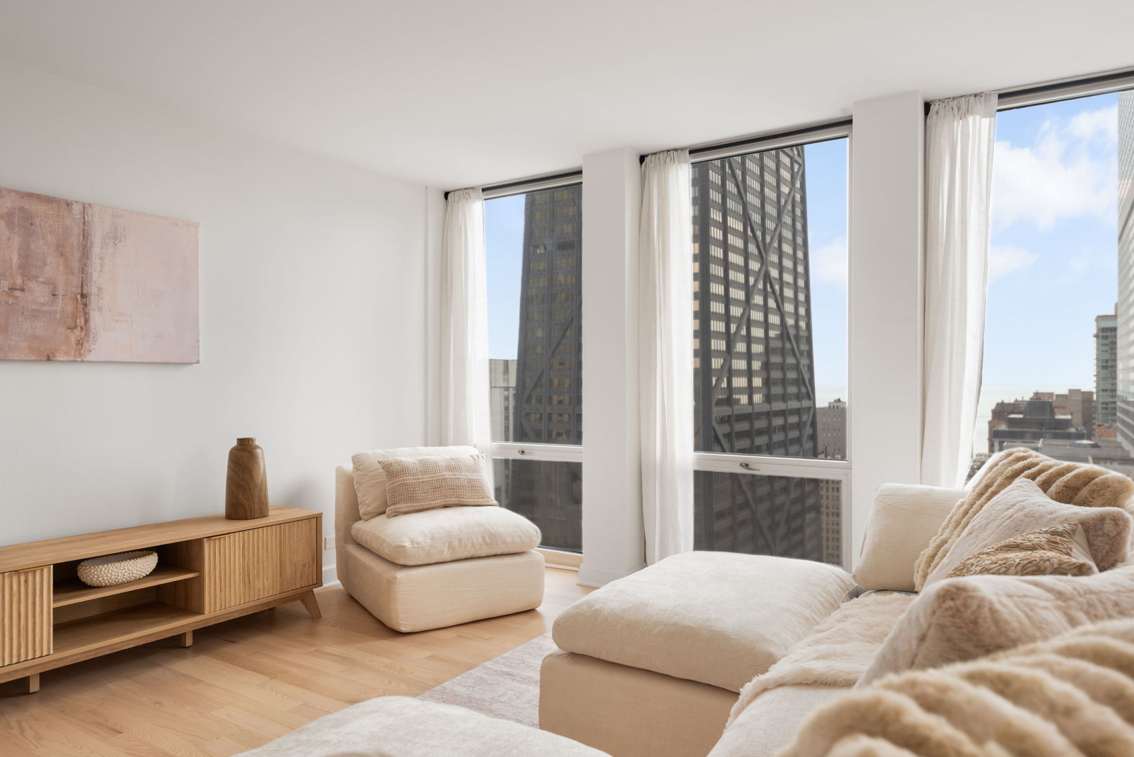 111 E Chestnut Street 30c Property Photo 6