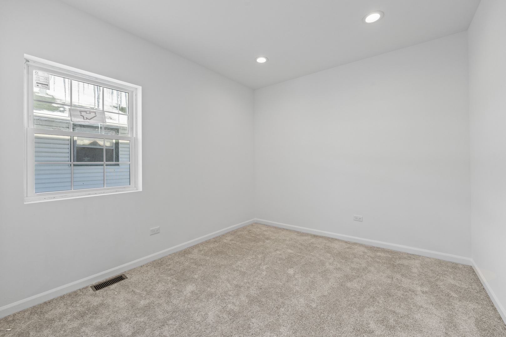 635 S 18th Avenue Property Photo 14