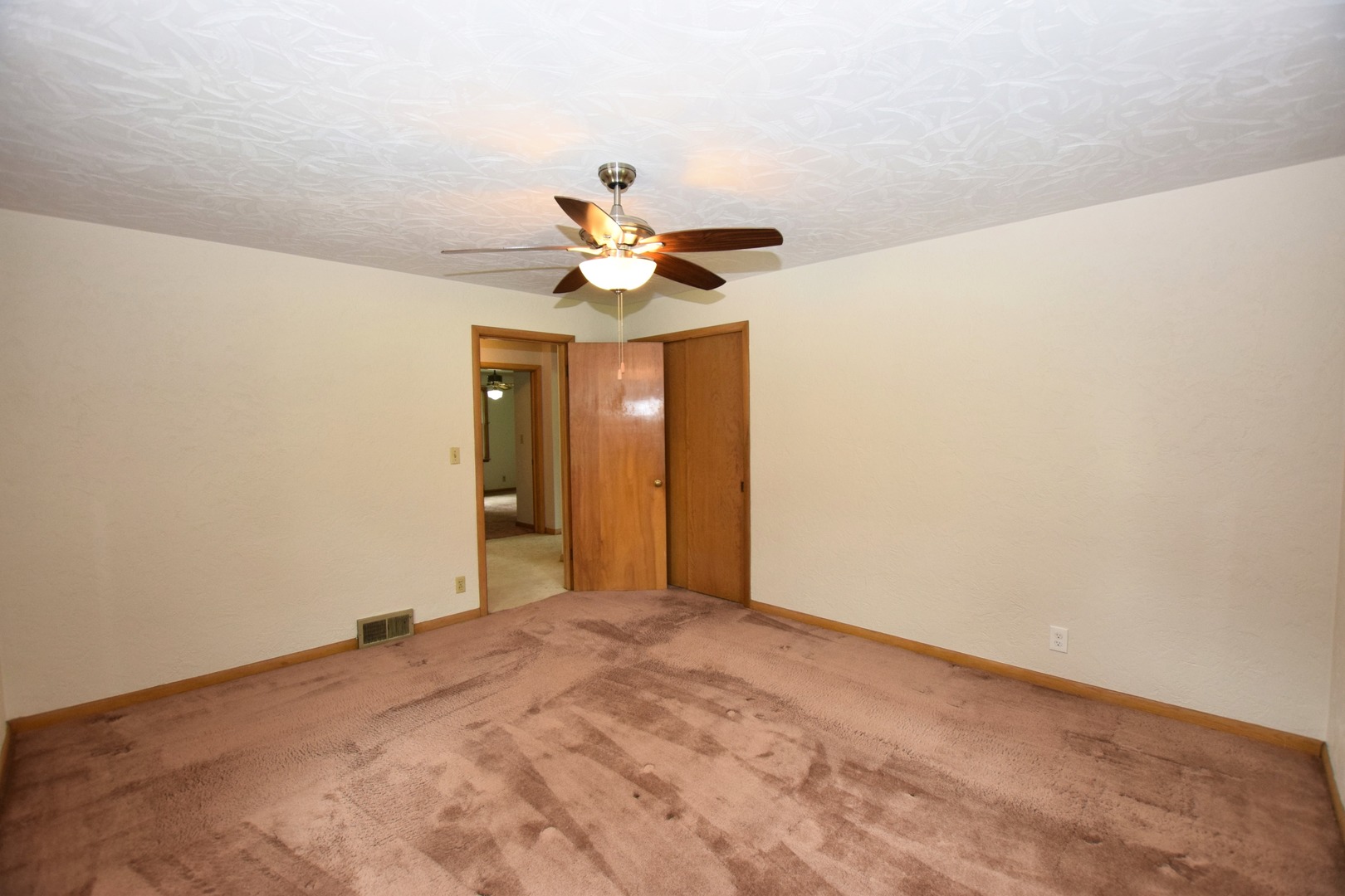 634 N Meadow Street Property Photo 16