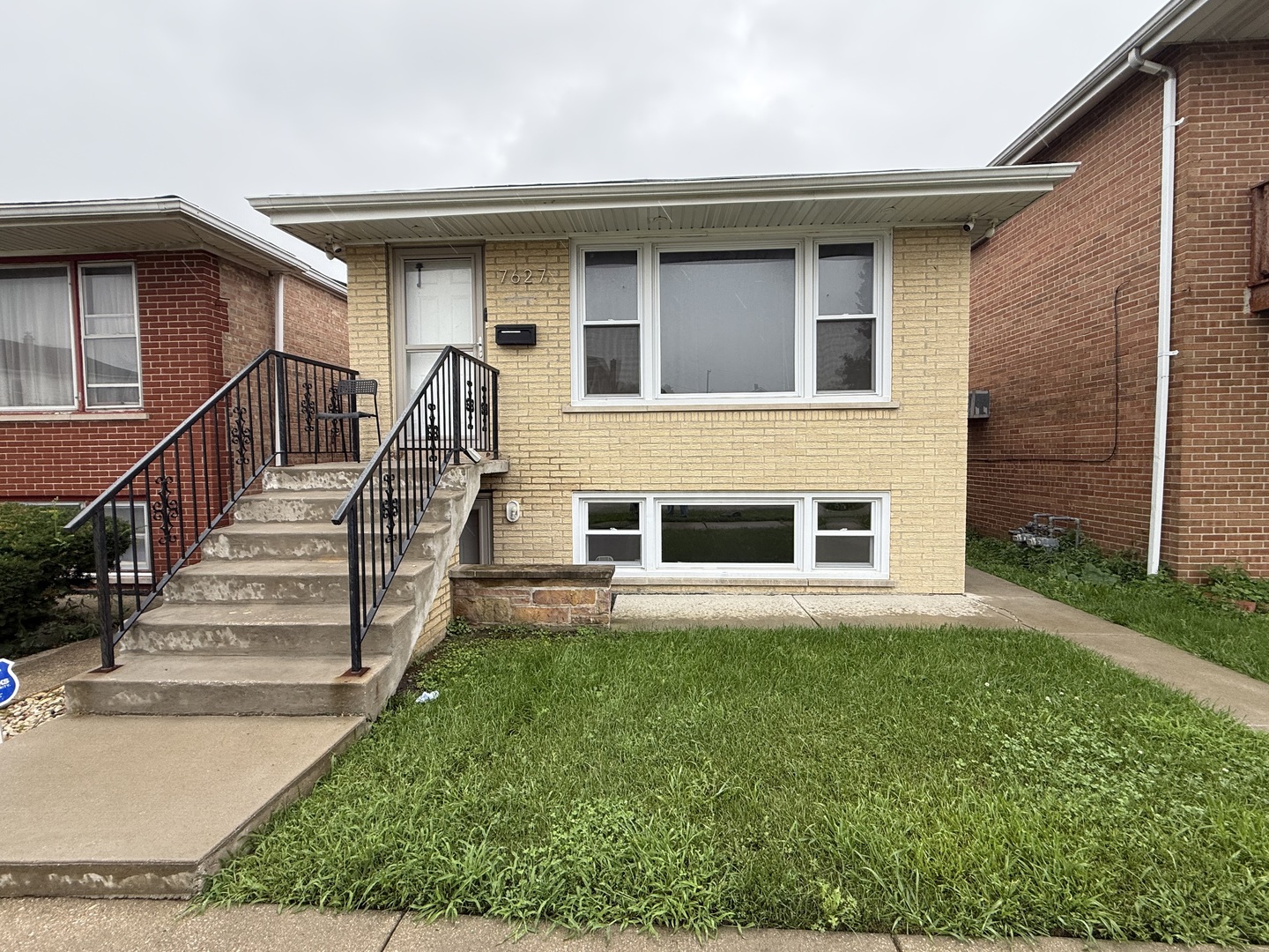 7627 W 64 Street Basement Property Photo 1