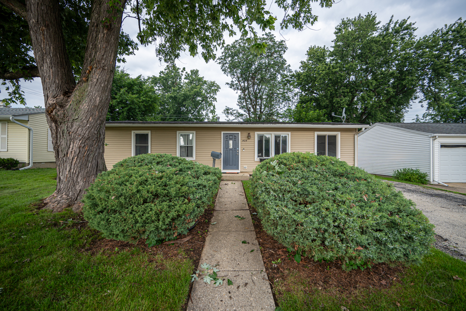 404 Kenyon Avenue Property Photo 2