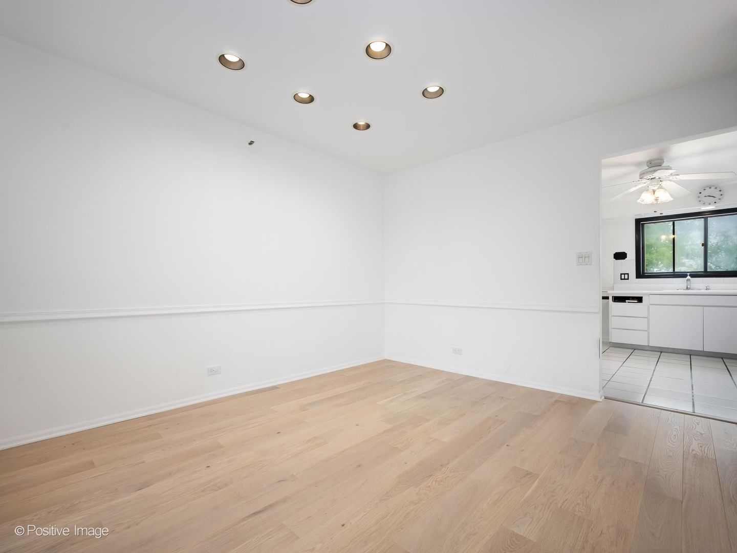 4136 Cove Lane E Property Photo 9