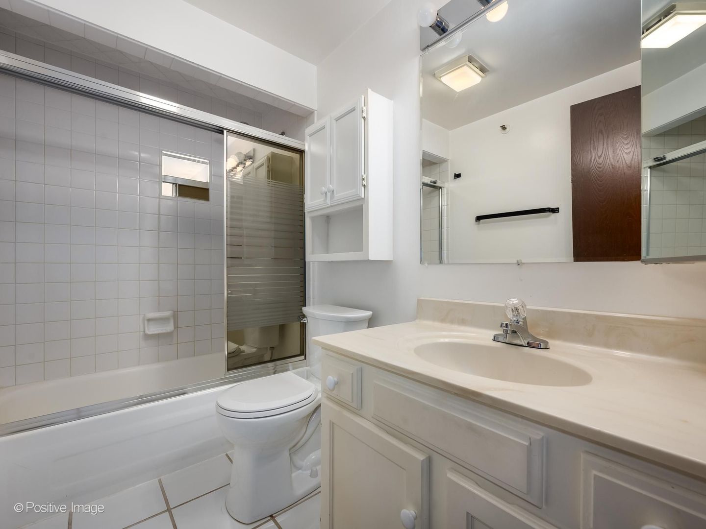 4136 Cove Lane E Property Photo 12
