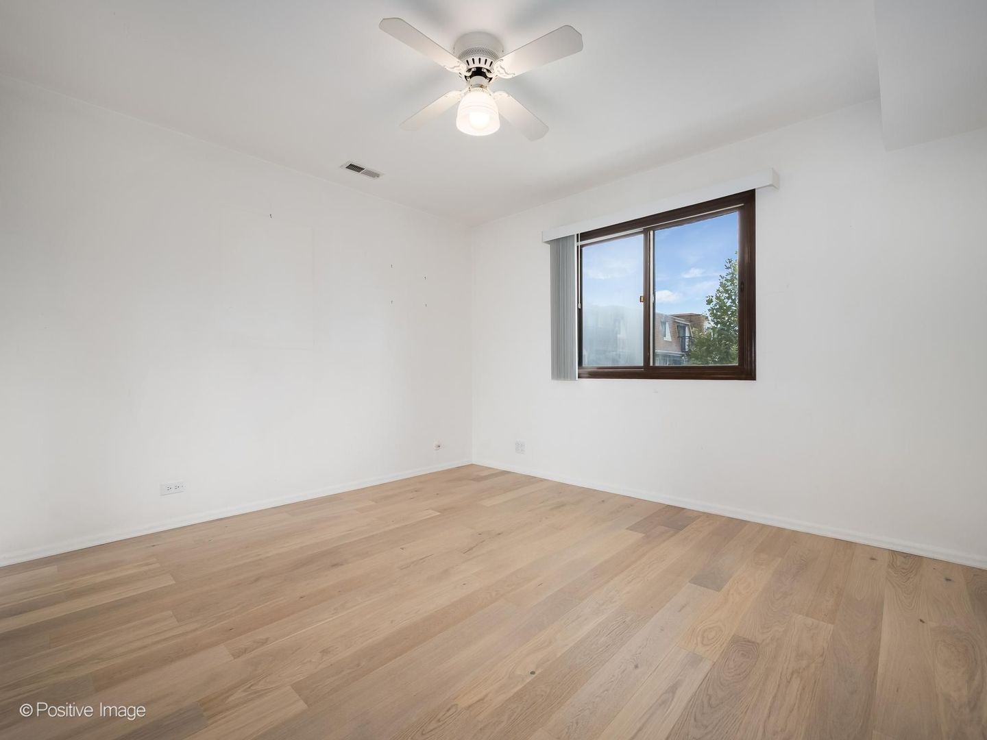 4136 Cove Lane E Property Photo 14