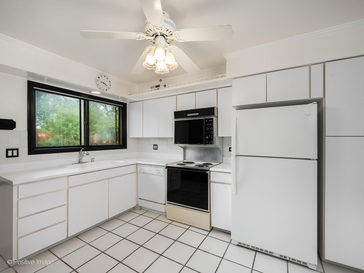 4136 Cove Lane E Property Photo 17