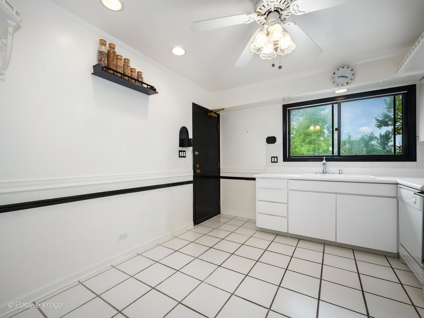 4136 Cove Lane E Property Photo 19