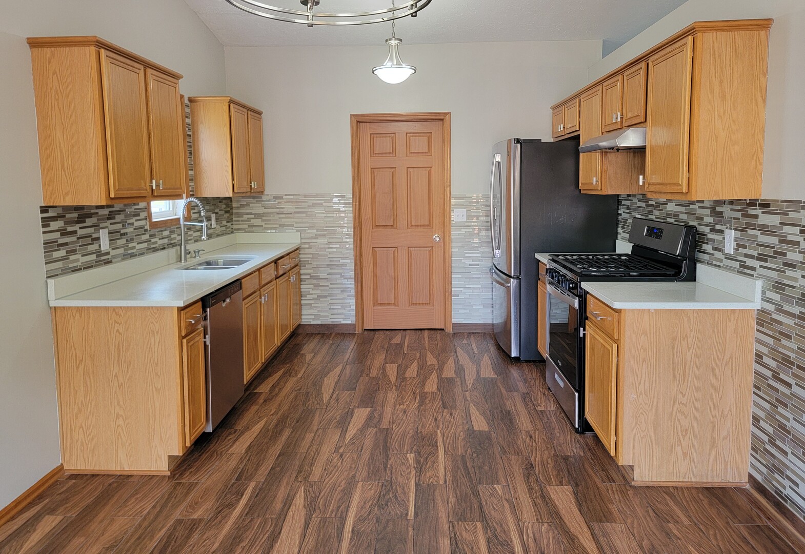 4202 Sunbury Drive Property Photo 3