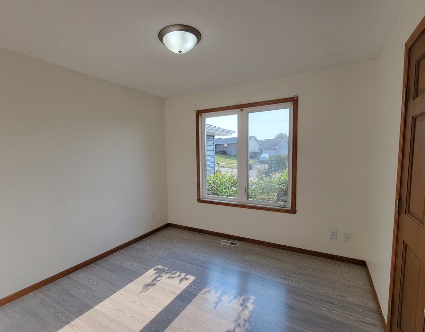 4202 Sunbury Drive Property Photo 6