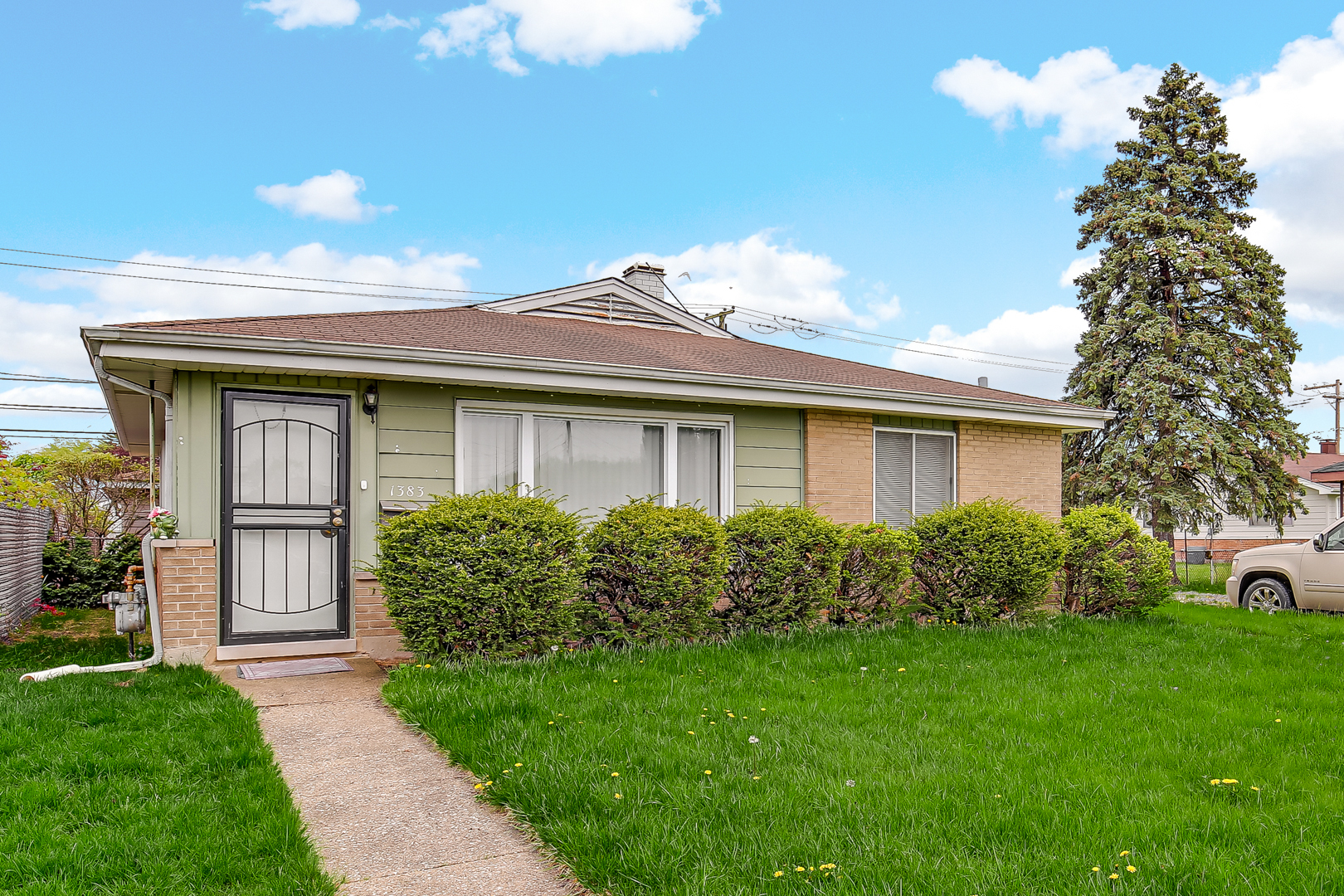 1383 Greenbay Avenue Property Photo 3