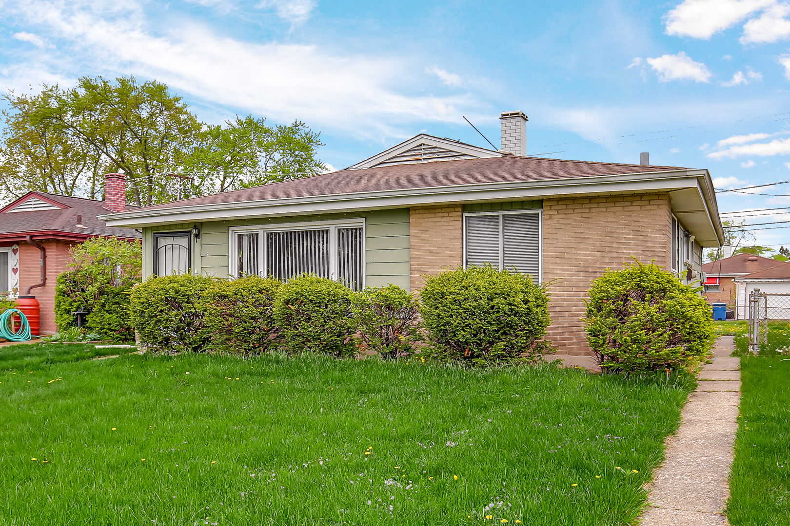 1383 Greenbay Avenue Property Photo 4