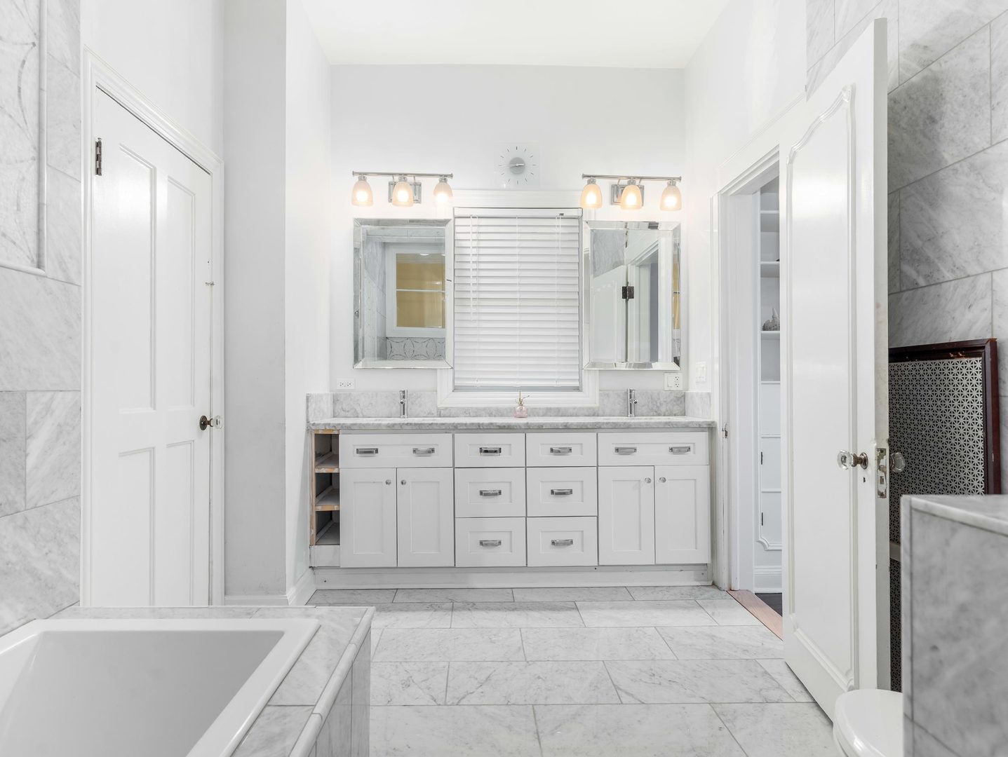 5421 S Hyde Park Boulevard Property Photo 32