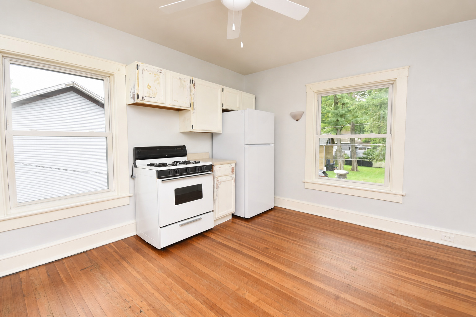 610 N Mclean Street Property Photo 5