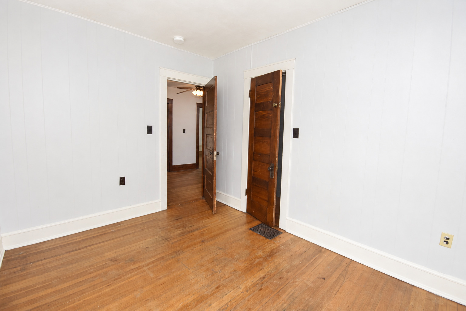 610 N Mclean Street Property Photo 10