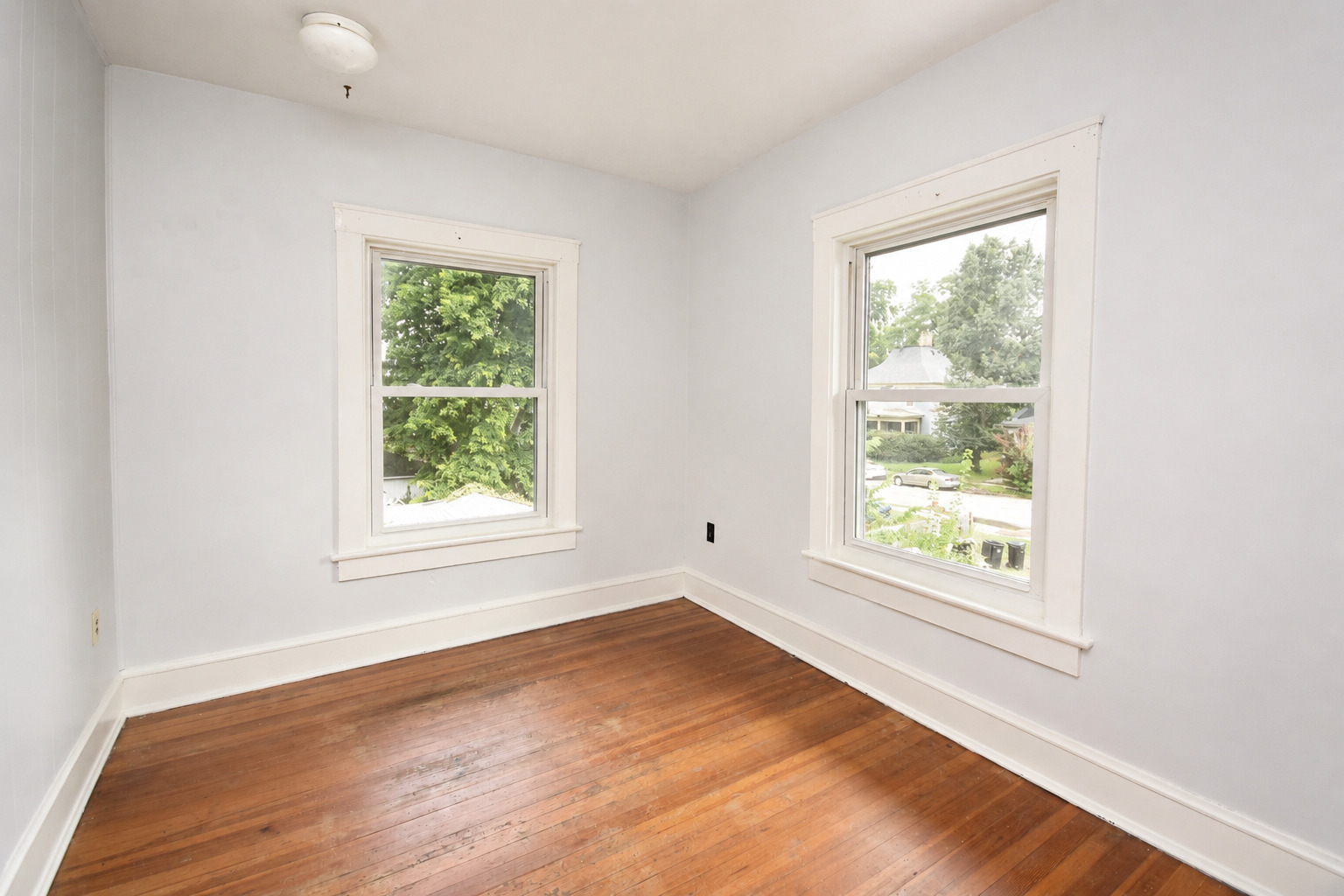 610 N Mclean Street Property Photo 11