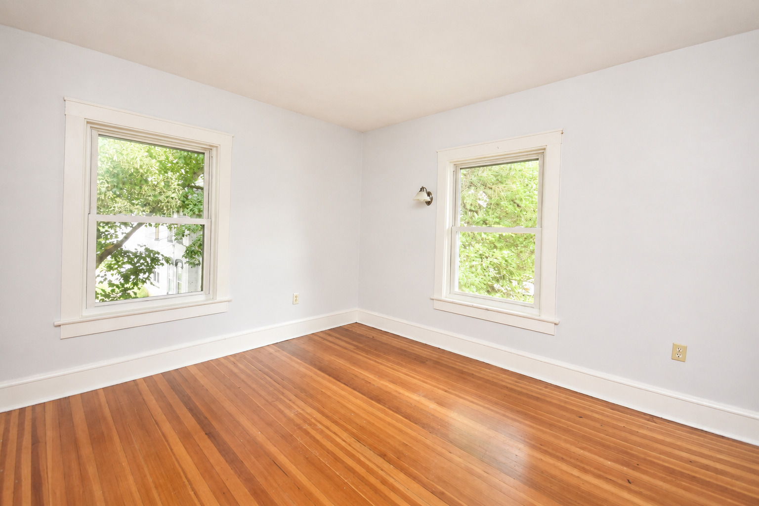 610 N Mclean Street Property Photo 12
