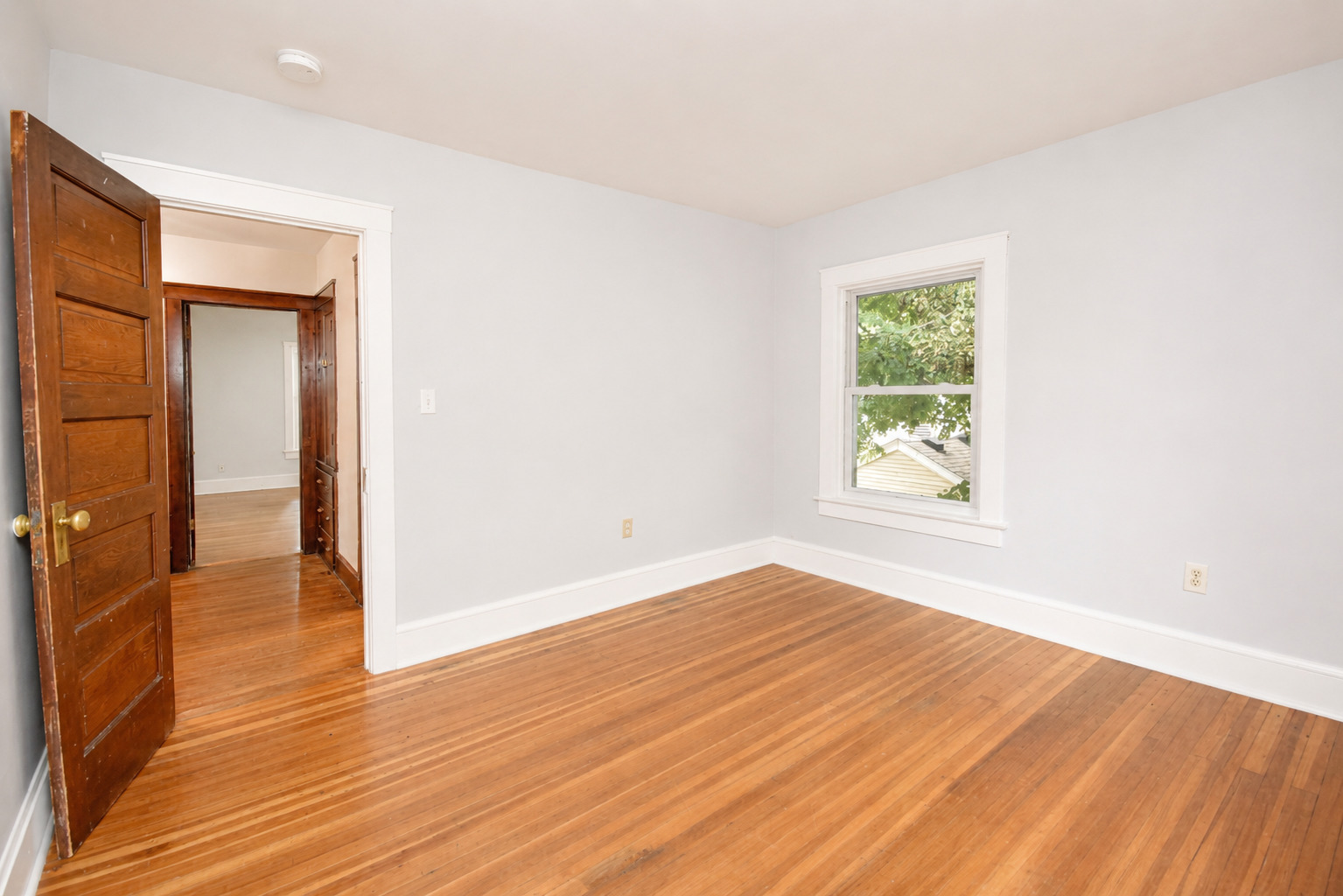 610 N Mclean Street Property Photo 13