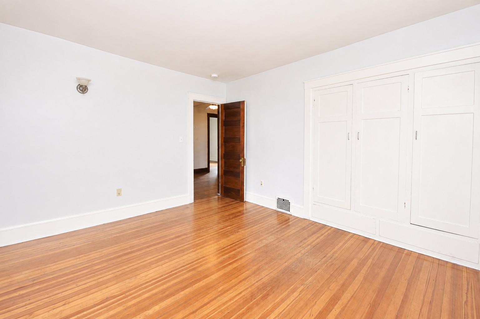 610 N Mclean Street Property Photo 15