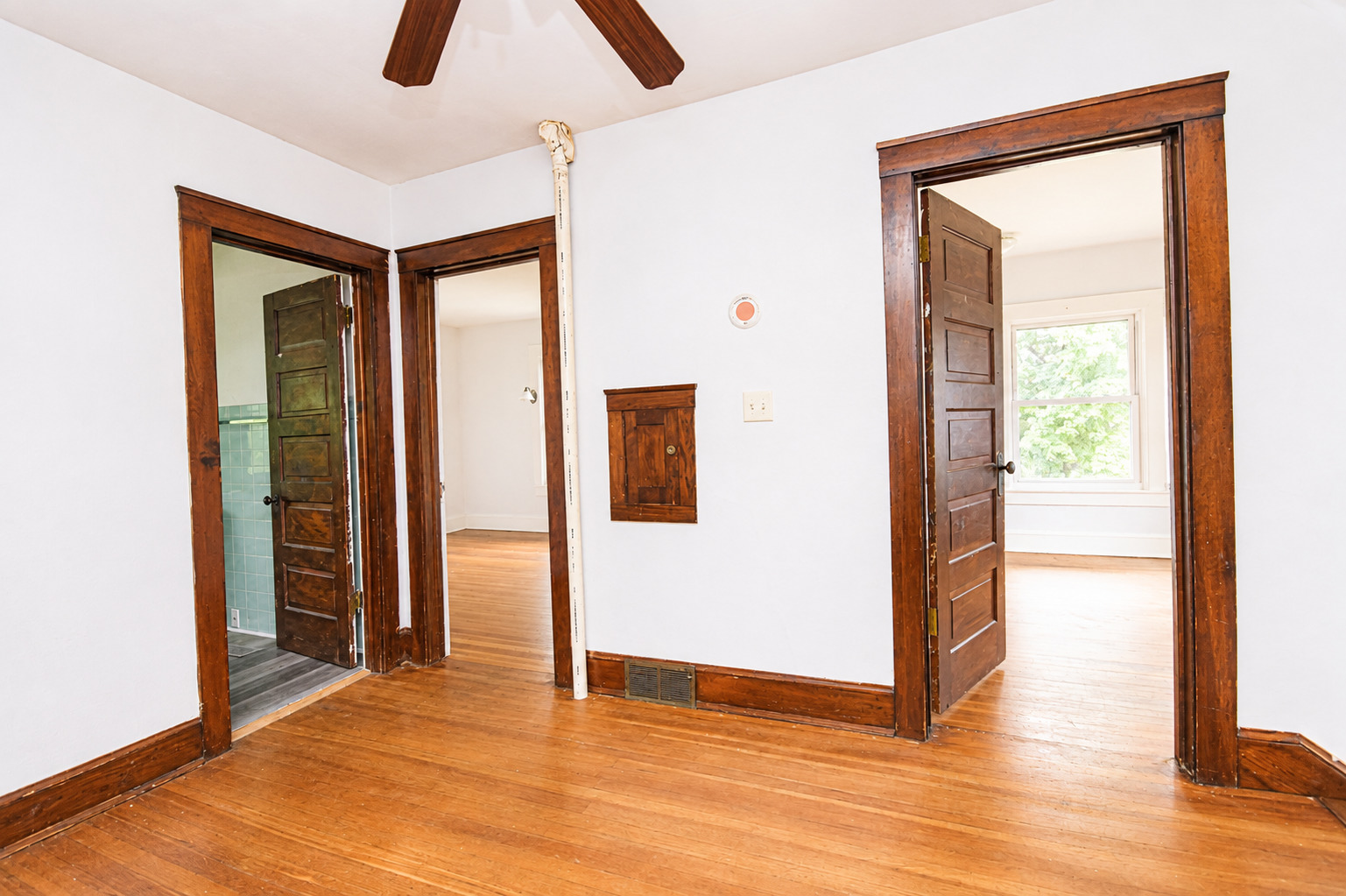 610 N Mclean Street Property Photo 17