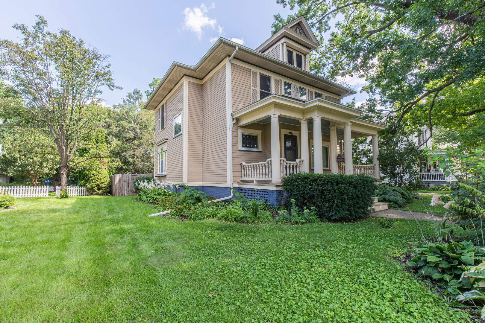 727 S Euclid Avenue Property Photo 3