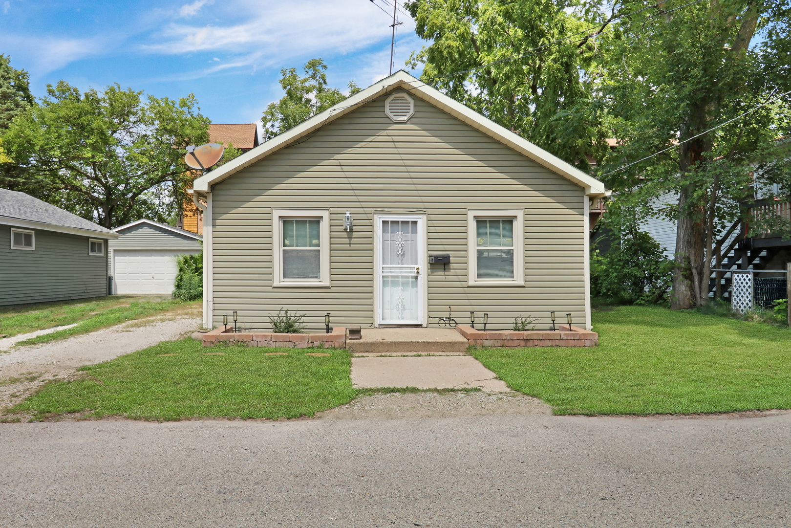 117 Roosevelt Avenue Property Photo 1