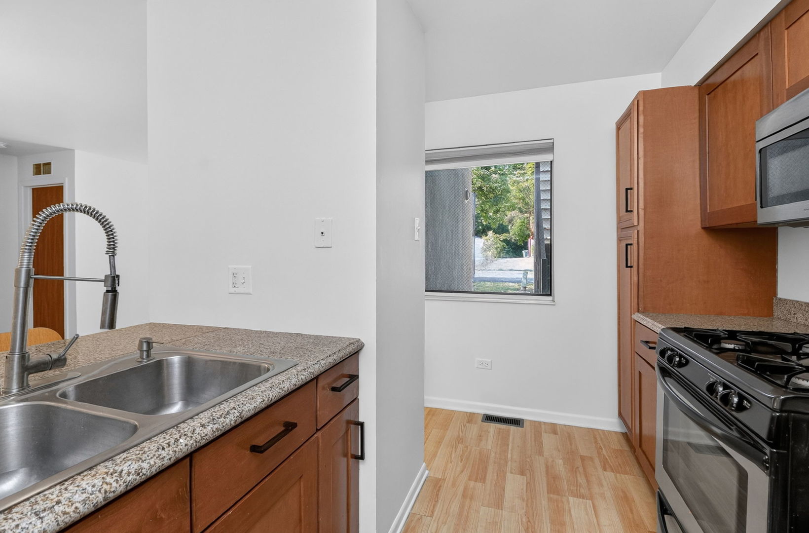 48 N Park Avenue 2 Property Photo 7