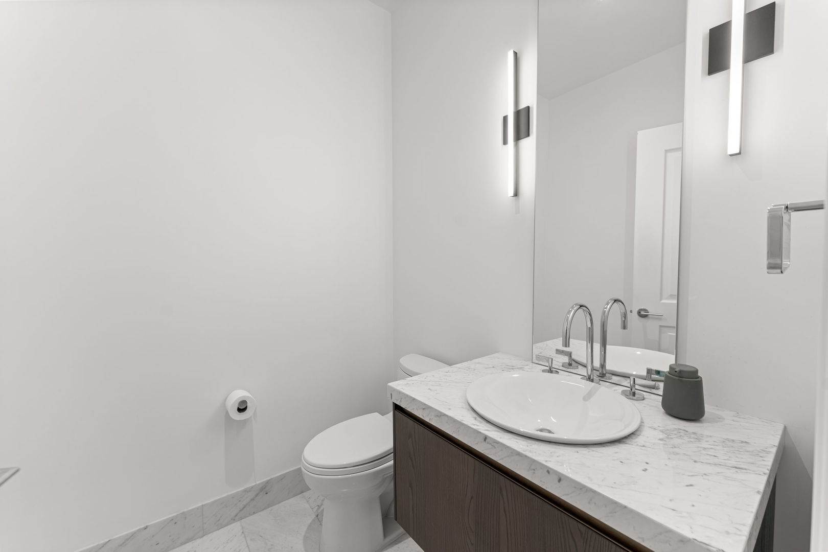 363 E Wacker Drive 2905 Property Photo 17